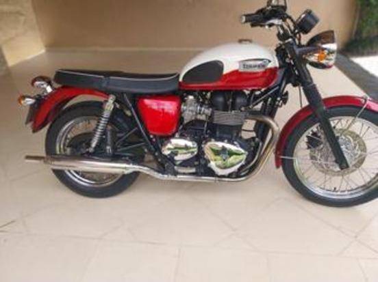 TRIUMPH BONNEVILE 